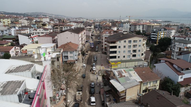 Derince’de hummalı çalışma sürüyor