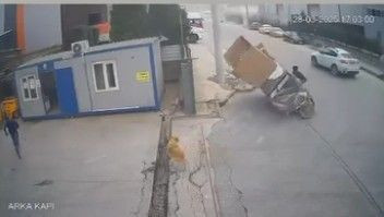 Kocaeli'de fırtına zorlu anlar yaşattı