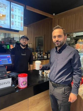 AKP’liler boykotu Espressolab’ta protesto etti