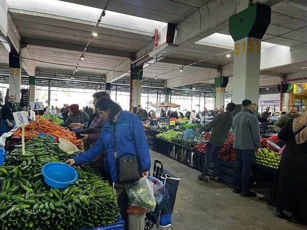 Bayram tatili pazarda fiyatları düşürdü