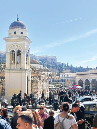 Atina’nın kıpırtılı sokaklarında yolculuk