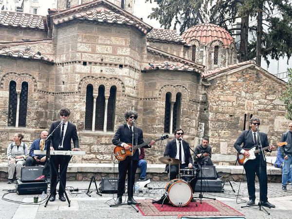 Atina’nın kıpırtılı sokaklarında yolculuk